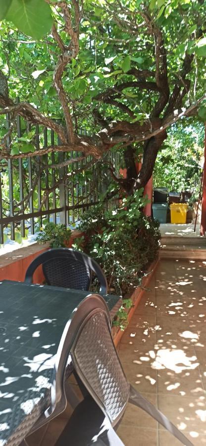 Un Po Di Relax A Pochi Passi Dal Mare! Lägenhet Àrbatax Exteriör bild
