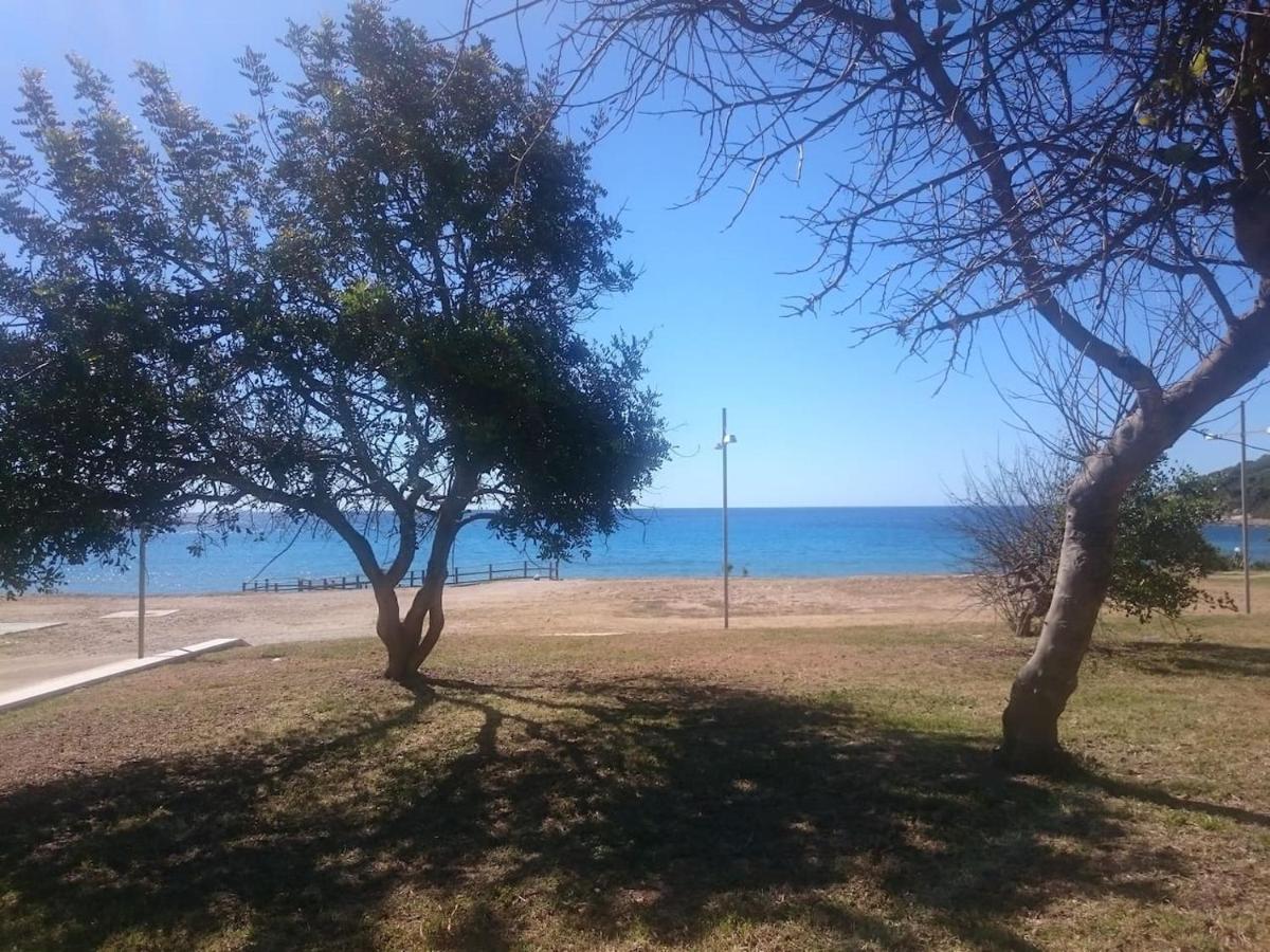 Un Po Di Relax A Pochi Passi Dal Mare! Lägenhet Àrbatax Exteriör bild