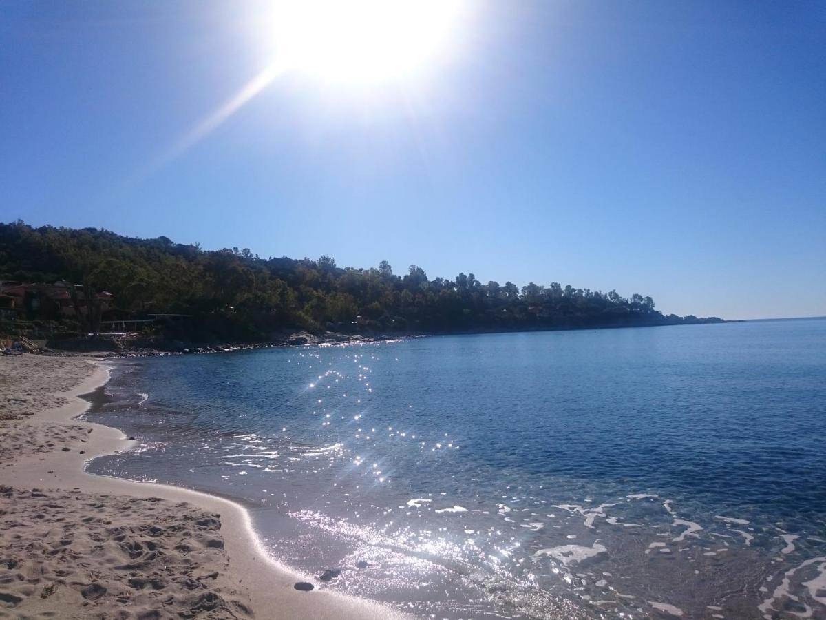 Un Po Di Relax A Pochi Passi Dal Mare! Lägenhet Àrbatax Exteriör bild